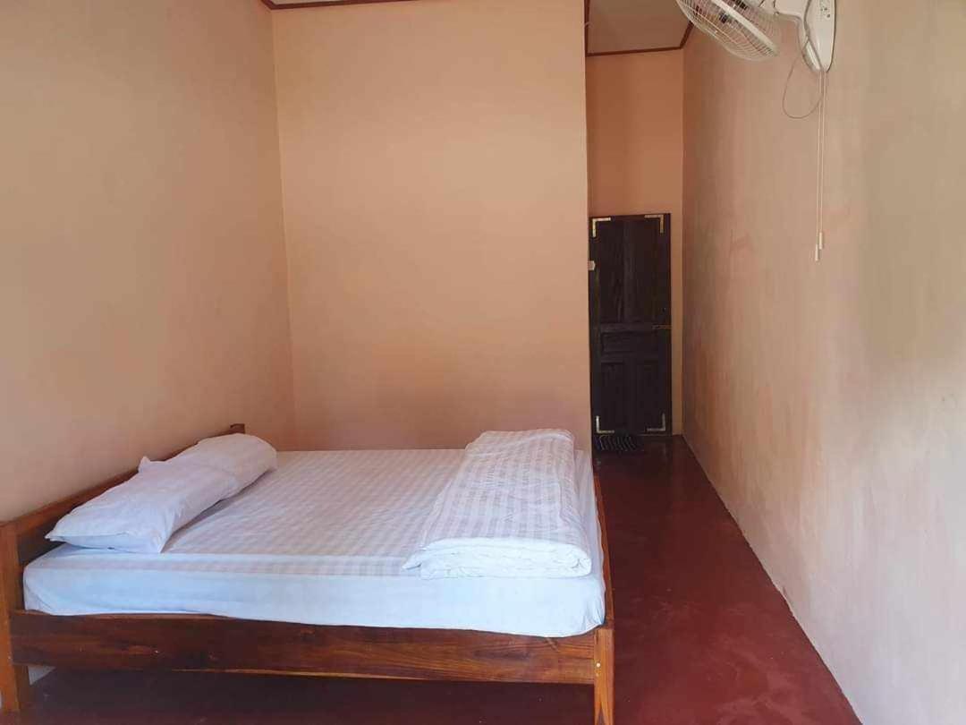 Khounxok Guesthouse Нонгкио Экстерьер фото